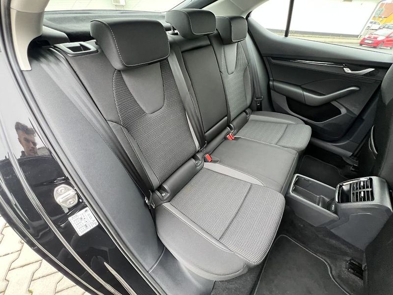 Škoda Octavia Selection 1.5 TSI 110 kW - fotka 19 z 35