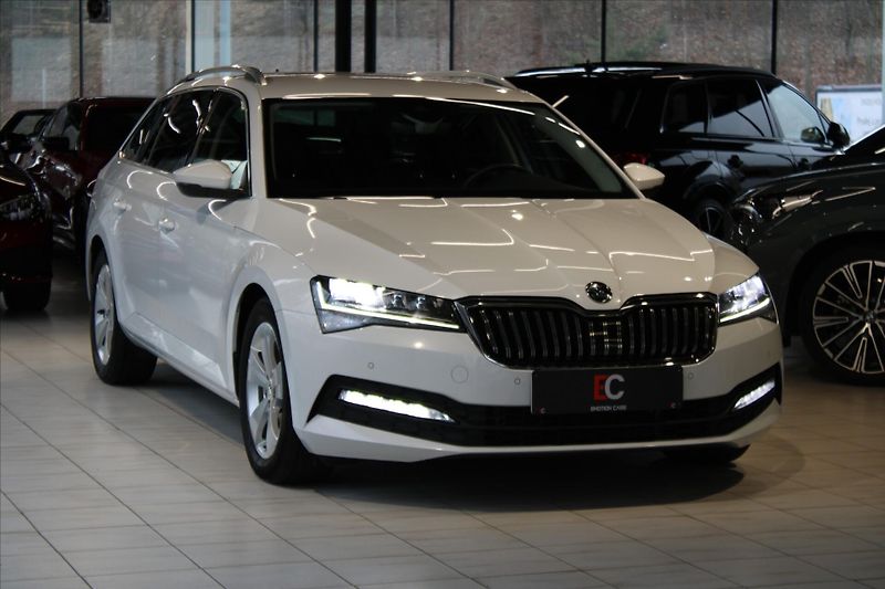 Škoda Superb TDi DSG Combi LED/DPH - fotka 26 z 27