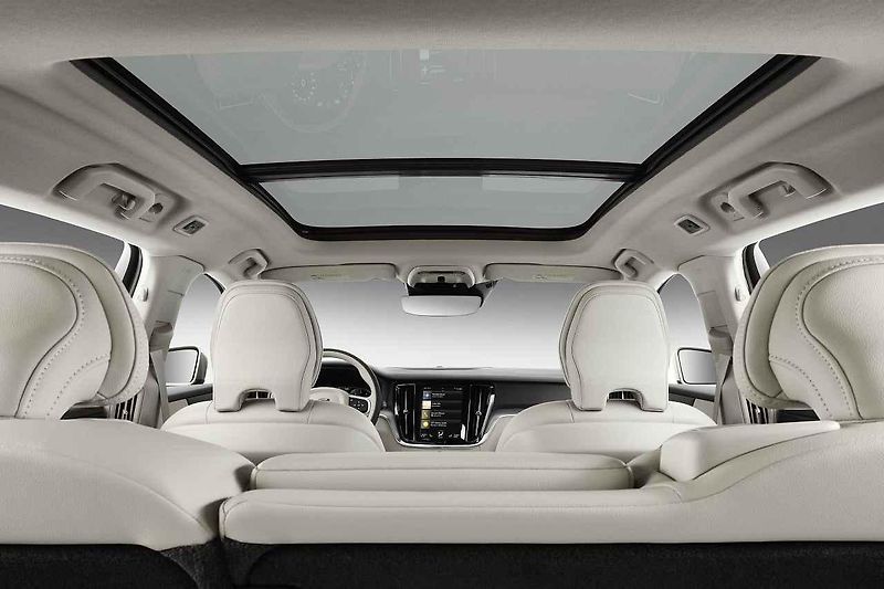 Volvo V60.