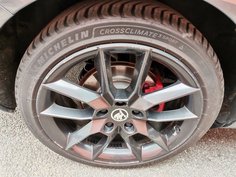 Škoda Octavia (2016) 2.0TDi 135kw RS Challenge 4x4 - fotka 24 z 32