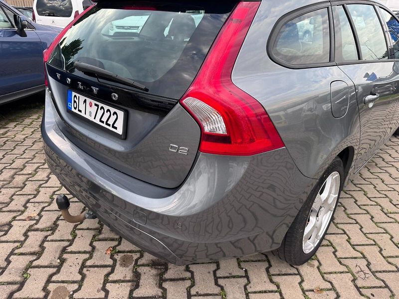 Volvo V60 (2016) D2 2,0D 88 KW TAŽNÉ - fotka 11 z 48