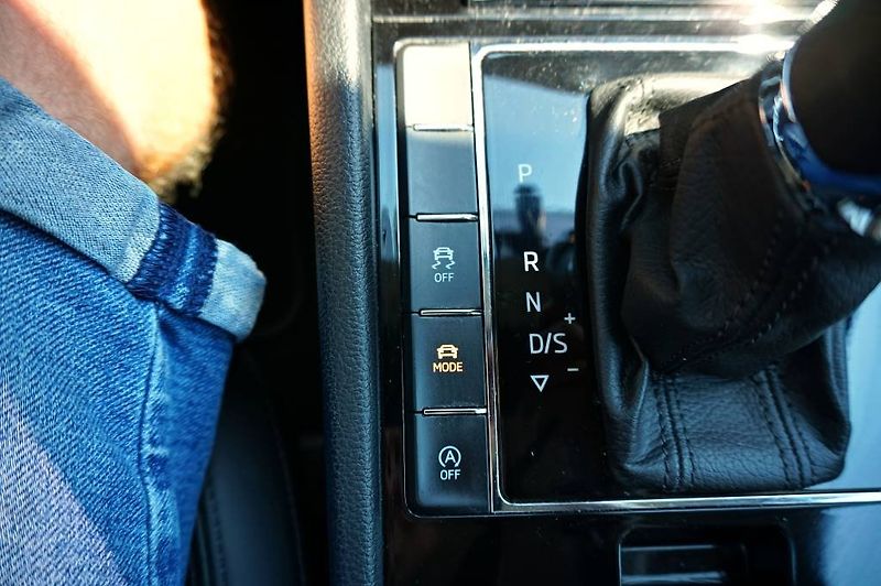 Škoda Superb (2017) L&K 2,0 TDI 140 kW - fotka 43 z 62