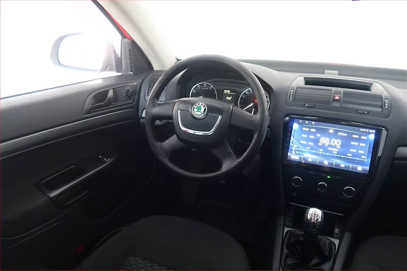 Škoda Octavia (2009) Ambiente 1.6, nová STK - fotka 7 z 15
