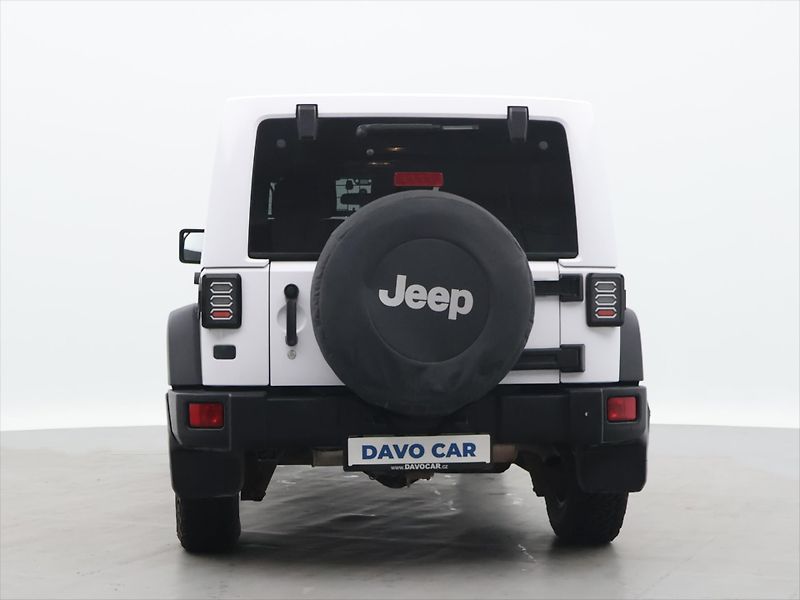 Jeep Wrangler 2,8 CRD 147 kW Unlimited Sport - fotka 6 z 33
