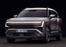 Nový Hyundai Tucson opustil pixely i motiv andělských křídel.