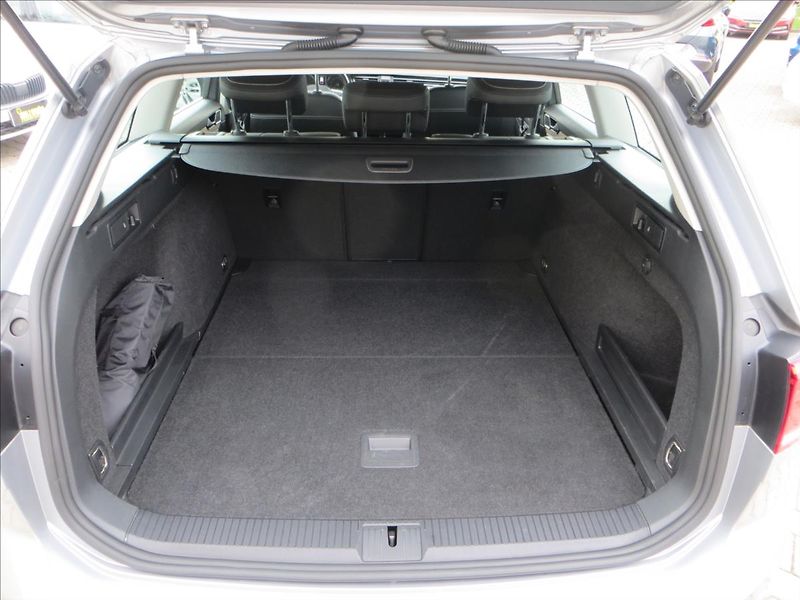 Volkswagen Passat 1,5 TSI 110kW DSG Elegance ČR - fotka 7 z 26