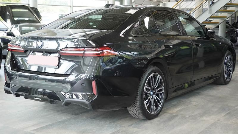 BMW i5 xDrive40 M-Sport HuD 360 Venti - fotka 5 z 24