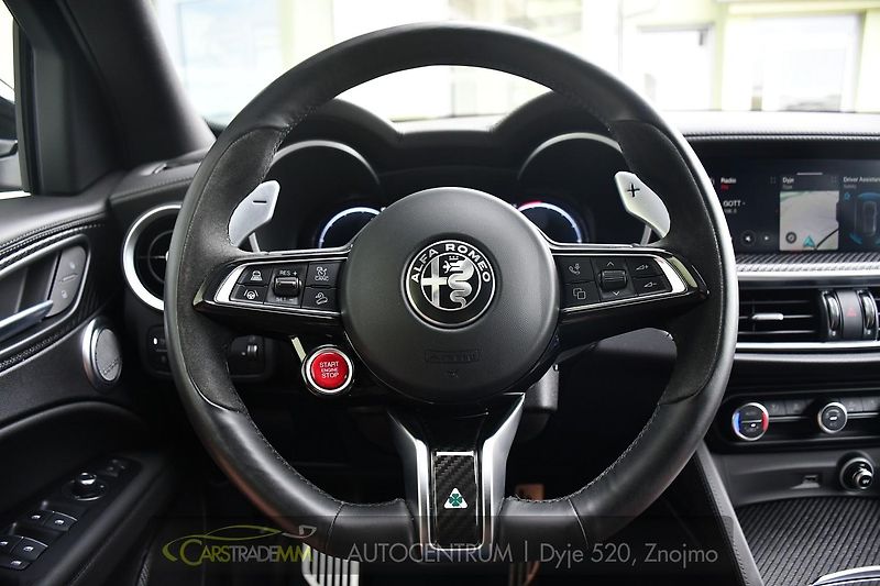 Alfa Romeo Stelvio 2.9V6 Bi-T SPARCO+AKRAPOVIČ - fotka 26 z 54