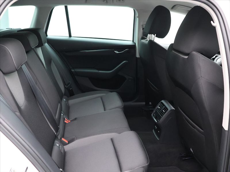 Škoda Octavia 2.0 TDI 110kW DSG Matrix DPH - fotka 13 z 38