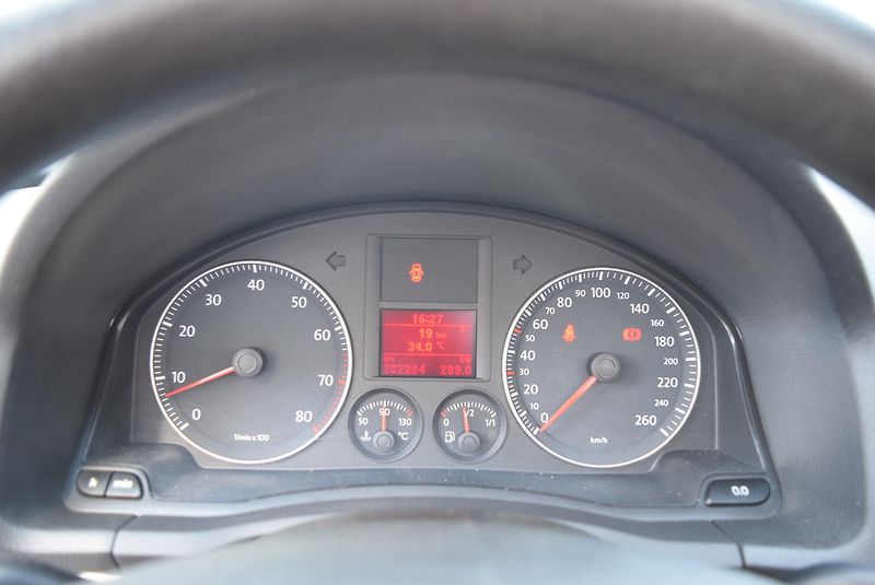Volkswagen EOS (2007) 1.6FSI 85kw TAŽNÉ NOVÉ ROZVODY - fotka 23 z 34