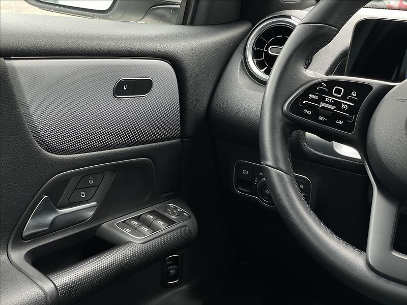 Mercedes-Benz GLB 2,0 200d AT8 7Míst - fotka 12 z 24