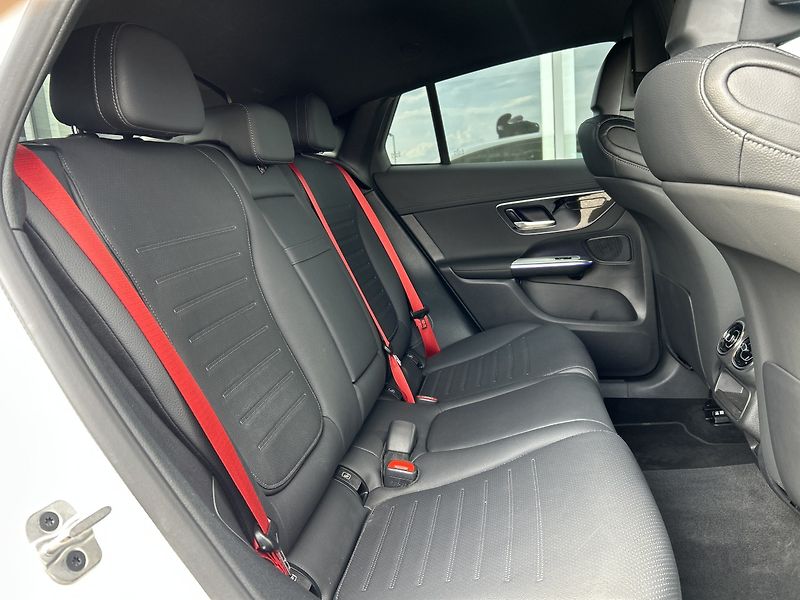 Mercedes-Benz GLC 200d 4MATIC kupé AMG - fotka 25 z 28
