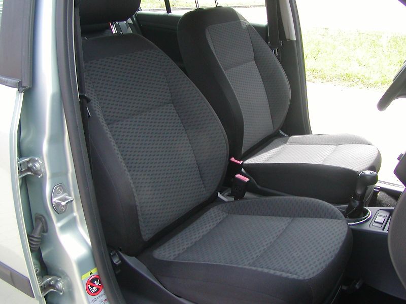 Škoda Fabia (2012) 1.6TDi,AMBIENTE, CLIMATRONIC!! - fotka 24 z 33