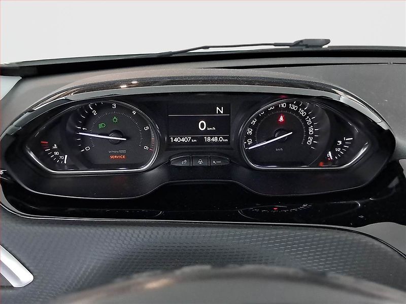 Peugeot 2008 (2014) 1.6 e-HDi, Automat, Tempomat - fotka 11 z 17