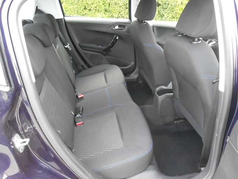 Peugeot 208 NAVIGACE,CHROM,LED!! - fotka 20 z 42