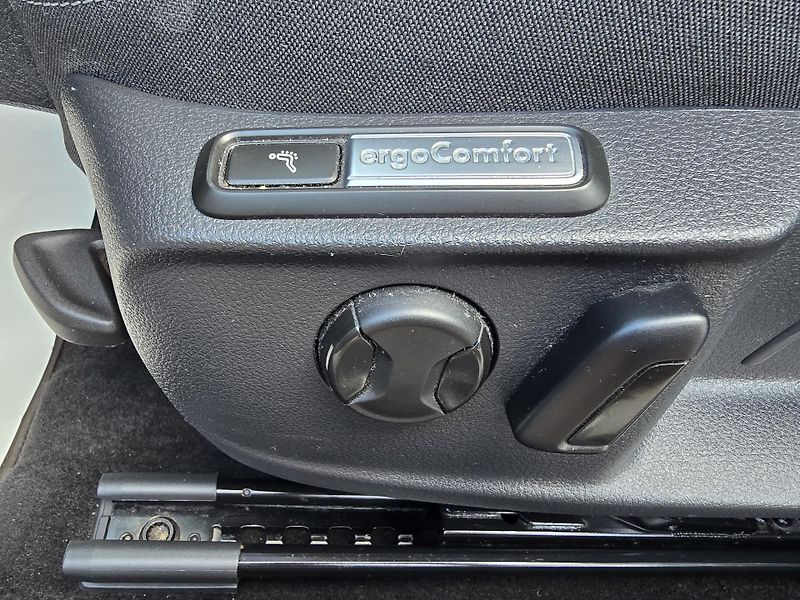 Volkswagen Passat DSG 2,0TDI BUSINESS NAVI - DPH - fotka 18 z 35