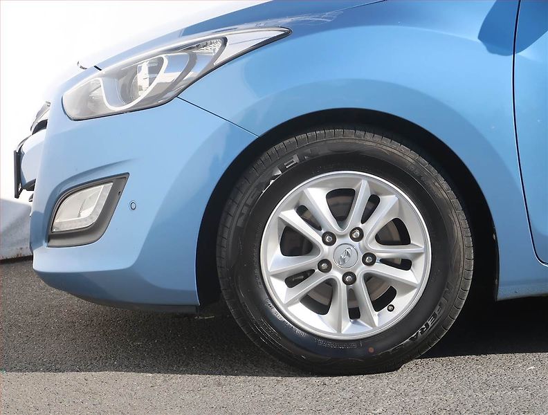 Hyundai i30 (2013) Trikolor 1.6 GDI, Serv.kniha - fotka 14 z 18