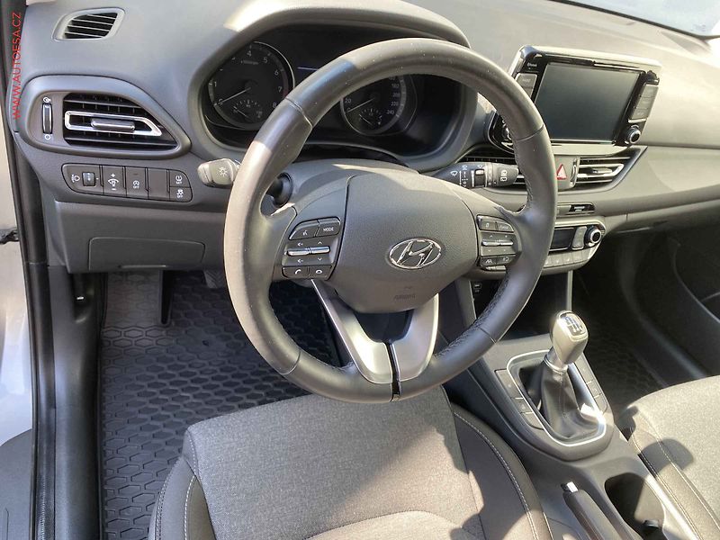 Hyundai i30 (2022) 1.5 i, 1.maj,ČR, Smart - fotka 12 z 17