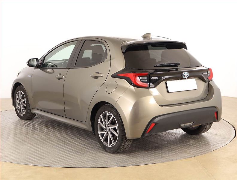 Toyota Yaris (2021) 1.5 VVT-i Hybrid, Automat - fotka 4 z 18