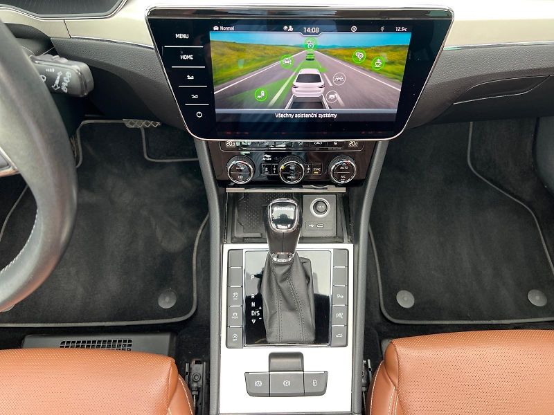Škoda Superb (2023) L&K 140kW WEBASTO PANO TAŽNÝ - fotka 11 z 38