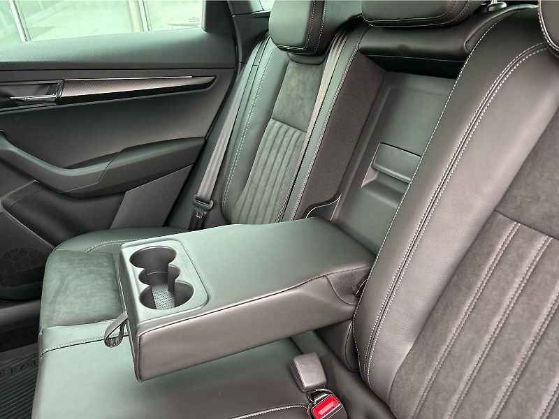 Škoda Karoq SPORTLINE 1,5 TSI 110 kW DSG - fotka 24 z 30