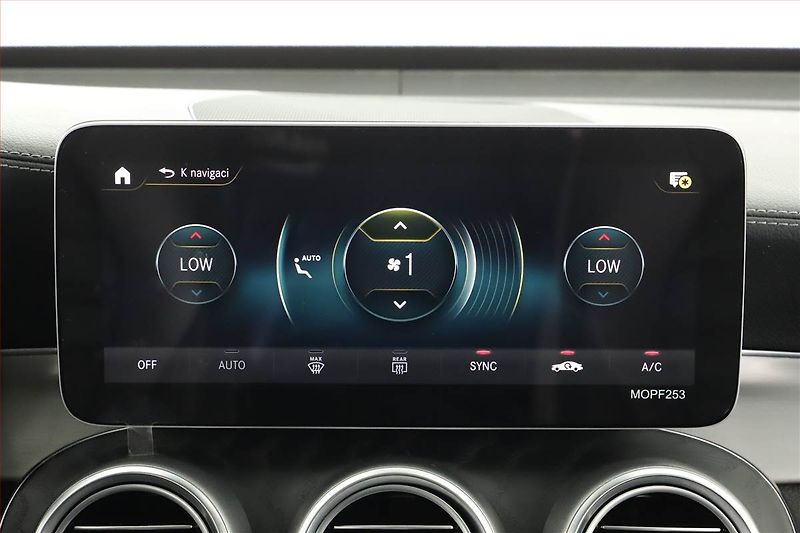 Mercedes-Benz GLC (2020) 300 d - fotka 13 z 21