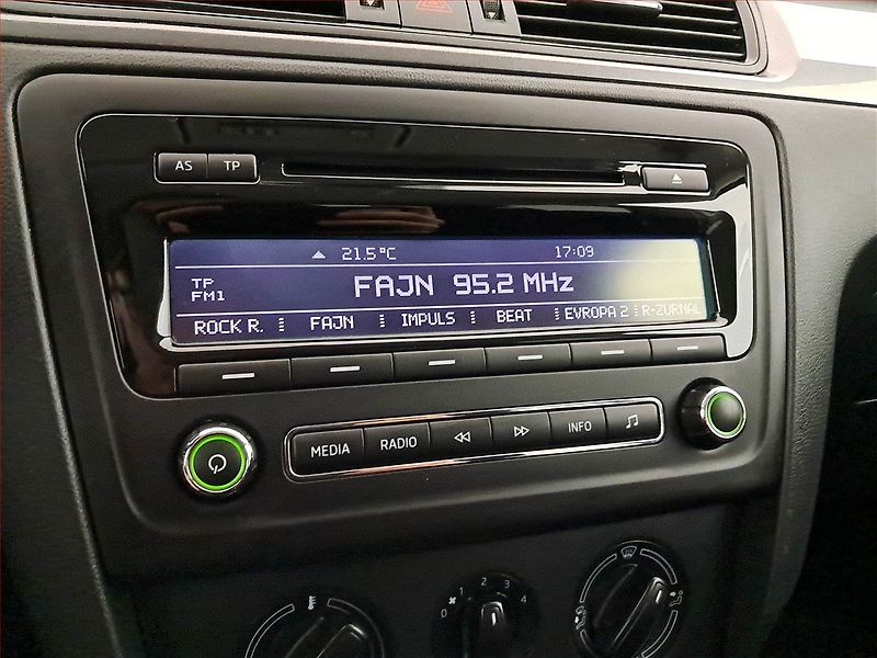 Škoda Rapid (2014) Spaceback 1.6 TDI, Tempomat - fotka 13 z 16
