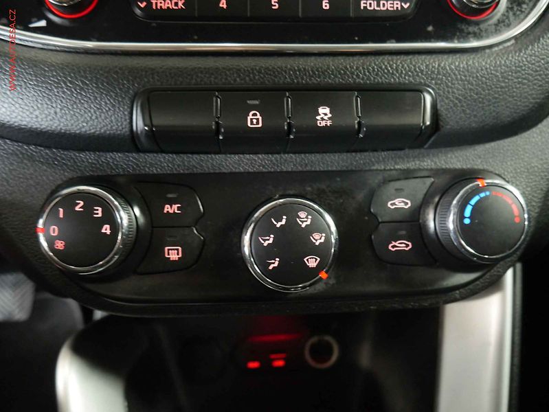 Kia Ceed (2014) 1.4 CVVT, ČR, AC, temp - fotka 15 z 18