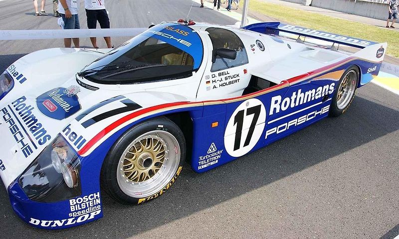Porsche 962C týmu Joest Racing při Le Mans Classic v roce 2016.