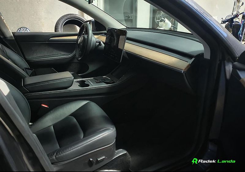 Tesla Model Y (2022) Long Range 78 kWh - fotka 4 z 6