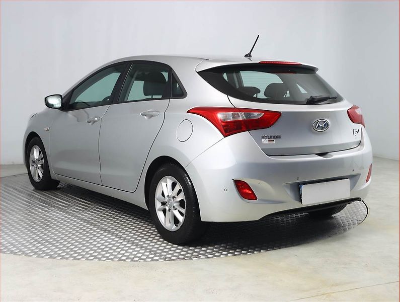 Hyundai i30 (2015) 1.6 CRDi, Serv.kniha, po STK - fotka 4 z 13