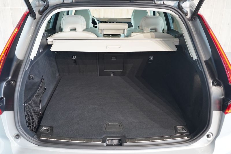 Volvo XC60 T8 Ultra Dark PHEV, Pano, 360° - fotka 14 z 48