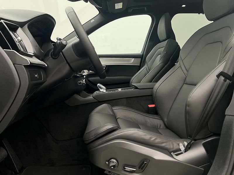 Volvo XC90 (2026) B5 AWD BLACK EDITION PLUS - fotka 3 z 49