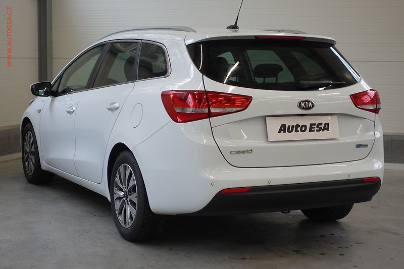 Kia Ceed (2016) 1.6CRDi, Navi, AC - fotka 6 z 23