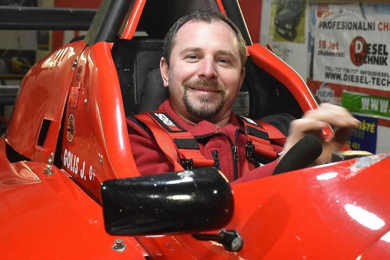 S formulí do vrchu? Při smyku už vím, že mě to bude stát balík, říká pilot ze Senetářova Jan Golis.