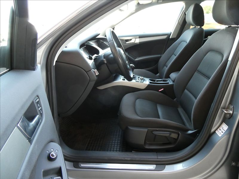 Audi A4 2,0 TDi 125kW serviska,NAVI - fotka 19 z 40