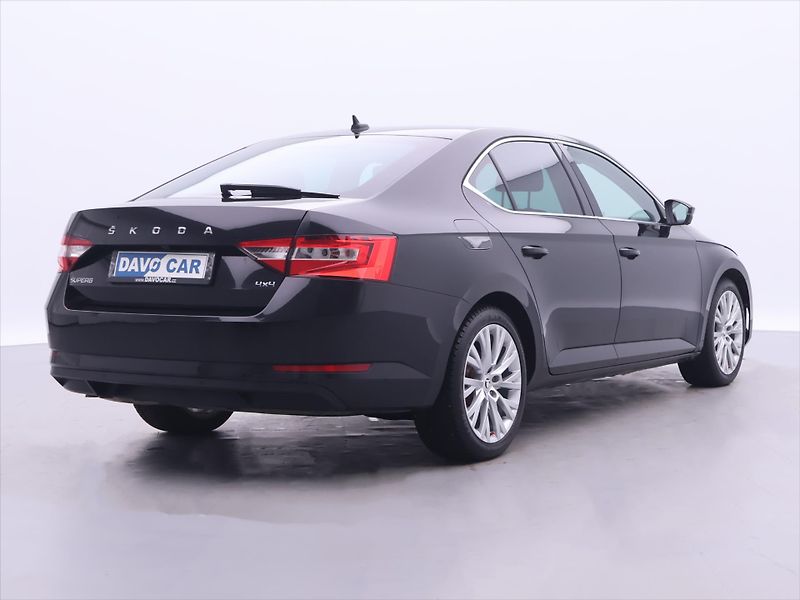 Škoda Superb 2,0 TDI 147kW 4x4 DSG Style+ - fotka 7 z 35