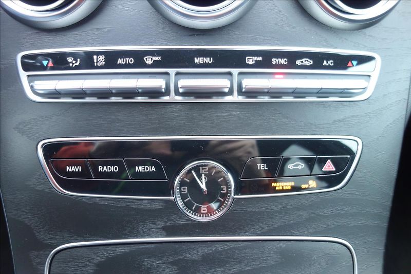Mercedes-Benz Třídy C 220 CDi,ČR,1 MAJ.,4M,AMG. - fotka 32 z 43