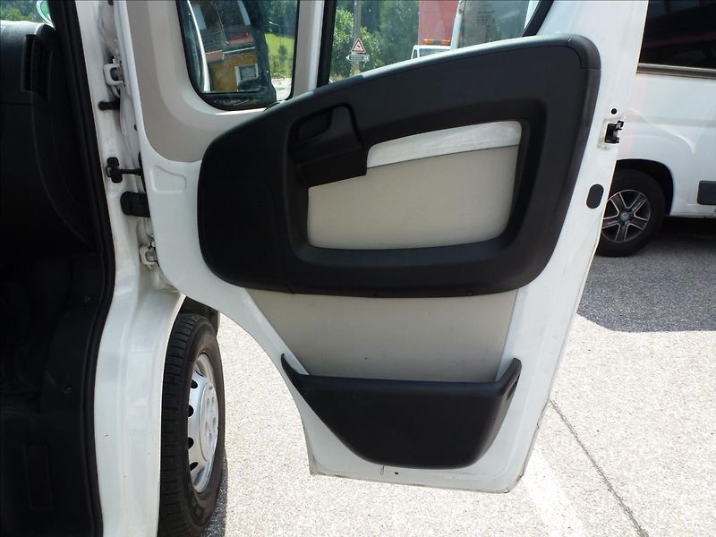 Citroën Jumper 2,0 BlueHDi 130 Plus 33 L3H2 - fotka 28 z 51
