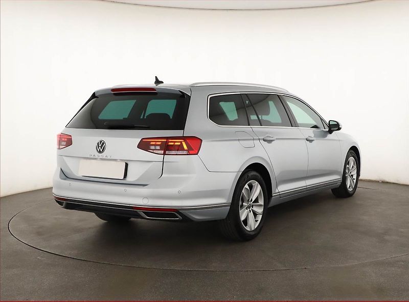 Volkswagen Passat (2023) Elegance 2.0 TDI - fotka 5 z 20
