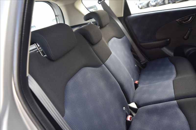 Honda Jazz 1,2 i 66KW ALU KLIMA NÍZKÉ KM - fotka 35 z 35