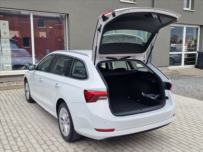 Škoda Octavia 2.0TDI Style, původ ČR,1.Maj. - fotka 42 z 50