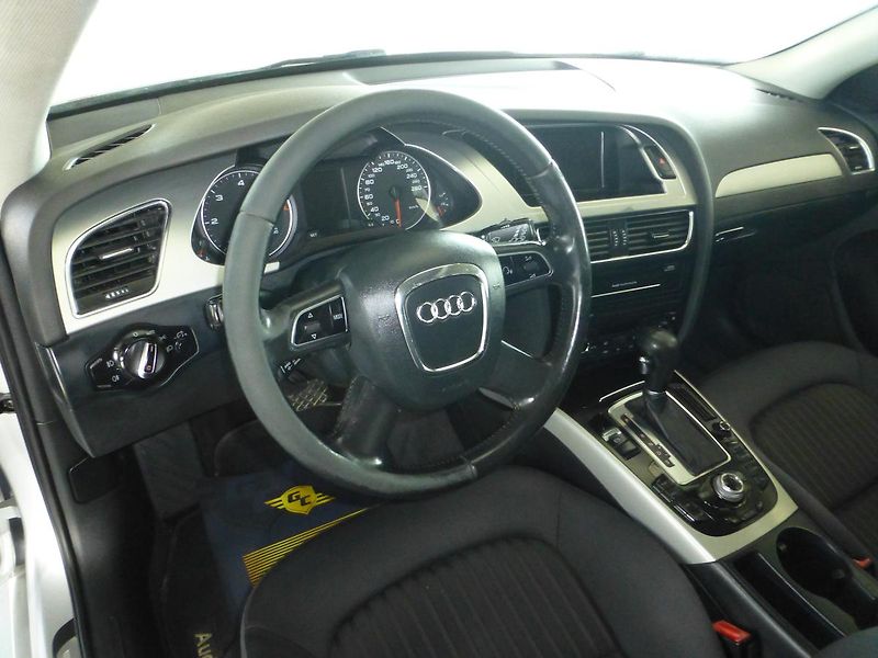 Audi A4 (2011) 2,0TDI*ALU**PARK.S***NAVIGACE - fotka 11 z 27