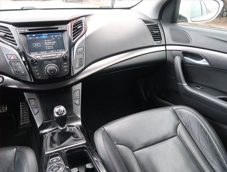 Hyundai i40 (2016) Premium 1.7 CRDi, Kůže, Navi - fotka 8 z 15