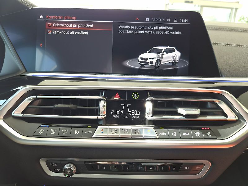 BMW X5 xDrive40i - fotka 31 z 33