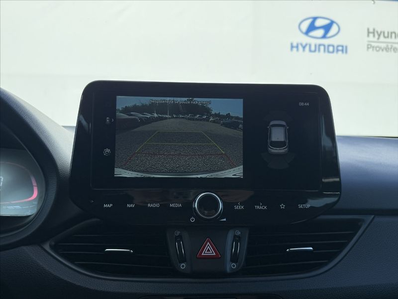 Hyundai i30 1,5 T-GDI 103kW DCT Family - fotka 16 z 24