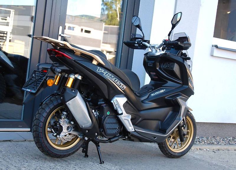 Kentoya (2026) V-Cross 125 4T - fotka 3 z 25