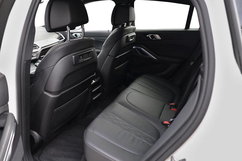 BMW X6 xDrive40d - fotka 14 z 15