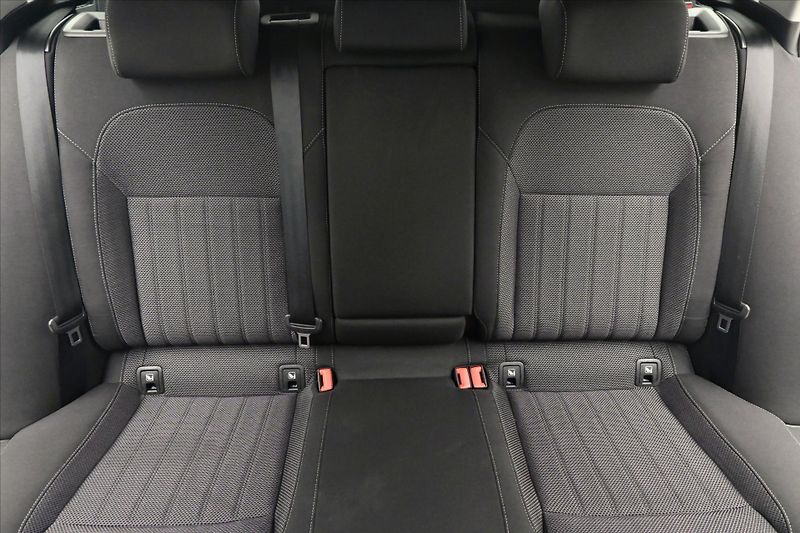 Škoda Superb 2,0 TDI 110 kW DSG Style Záruk - fotka 29 z 33