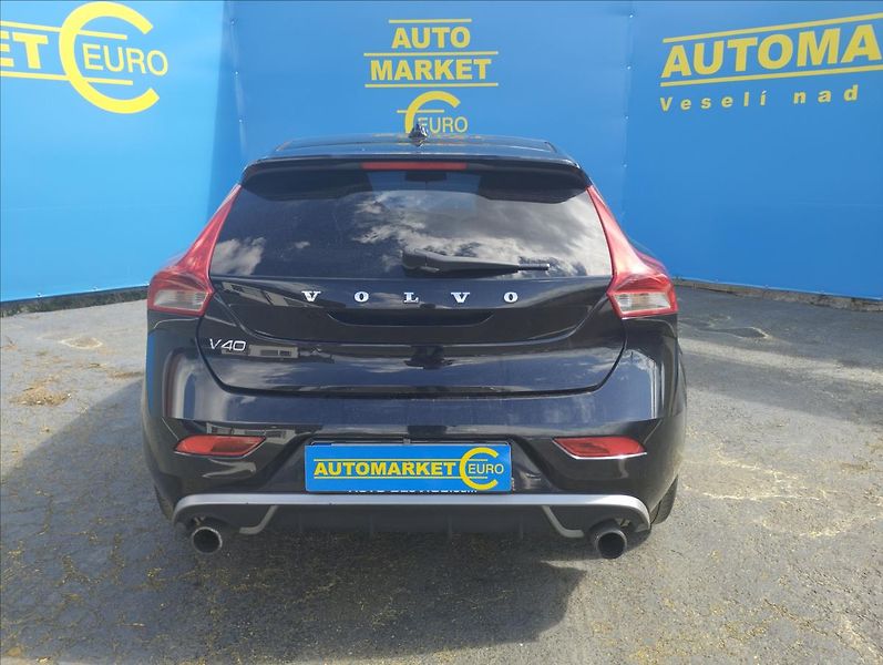 Volvo V40 2,0 D3 110KW R-DESING, PANORAM - fotka 5 z 15
